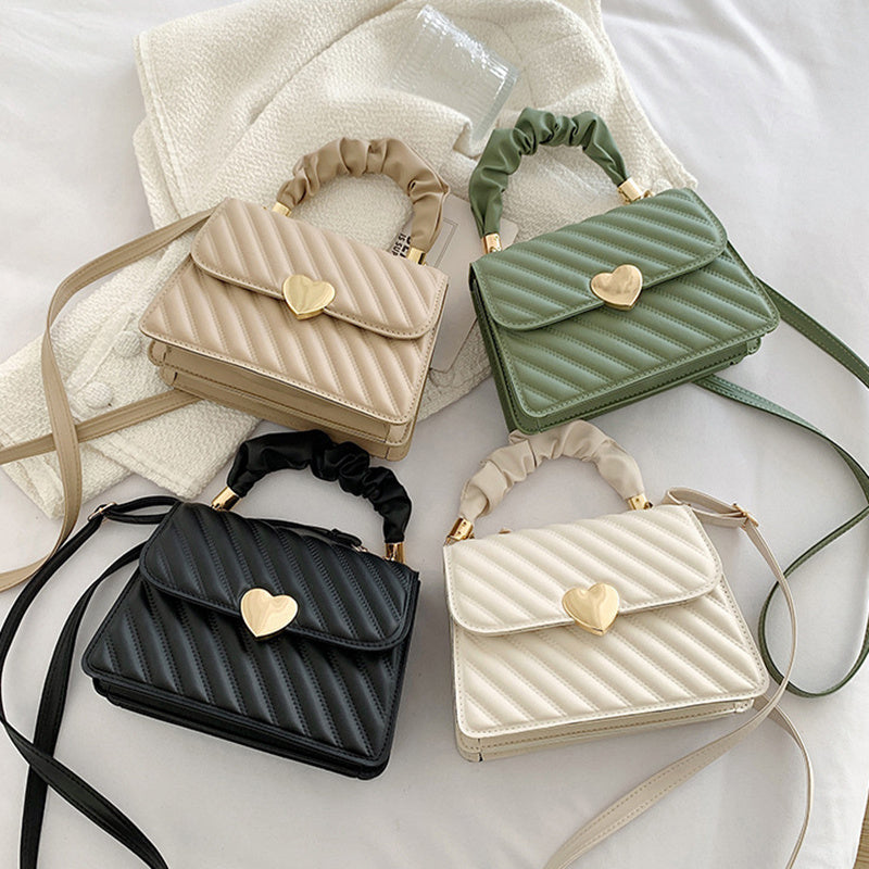 Retro Women Fashion Chain Shoulder Bags With Love Metal Design