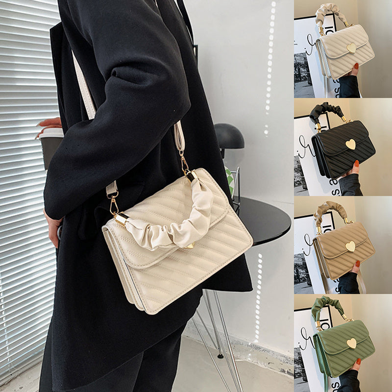 Retro Women Fashion Chain Shoulder Bags With Love Metal Design